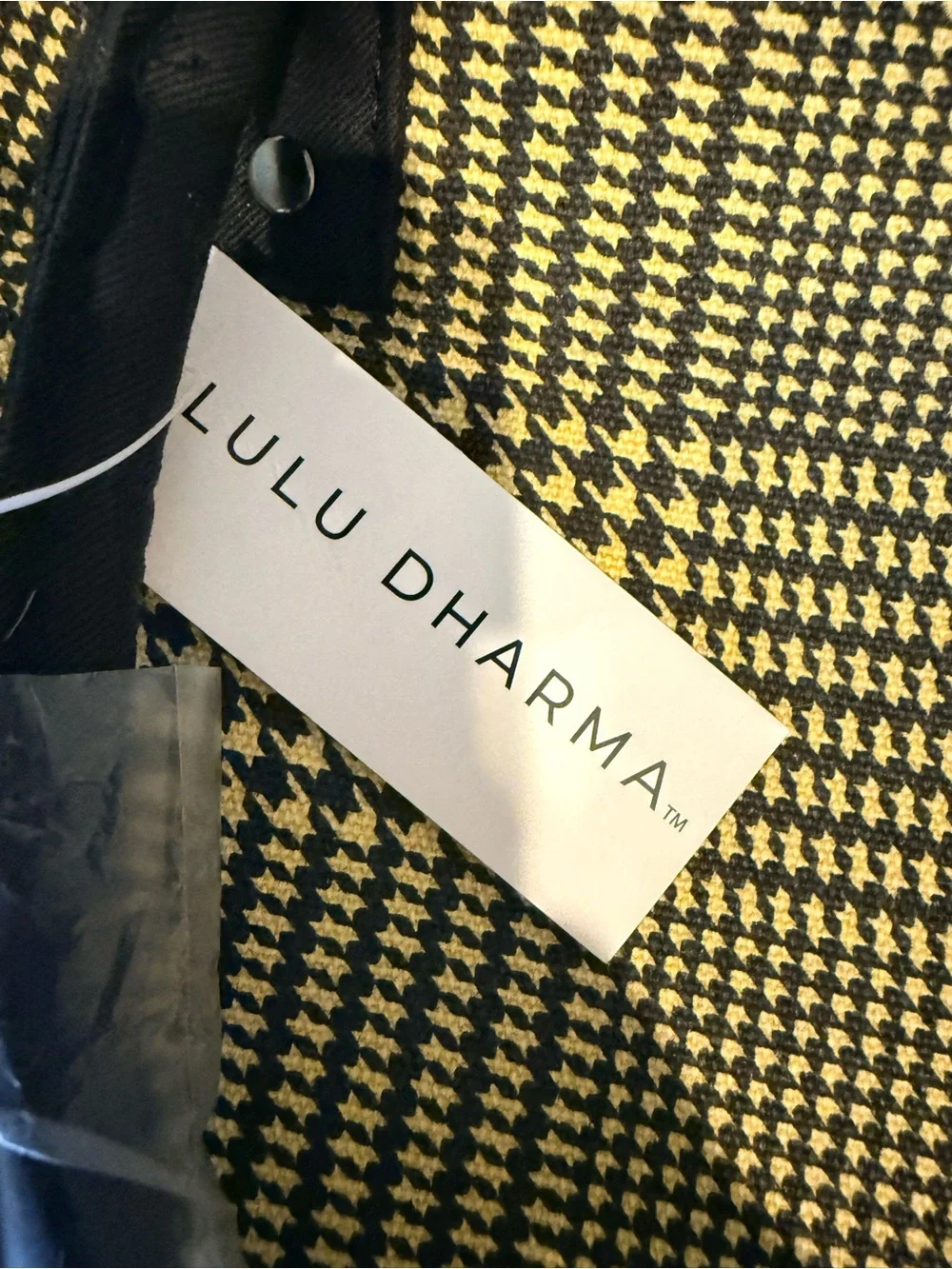 Lulu Dharma spacious yellow
